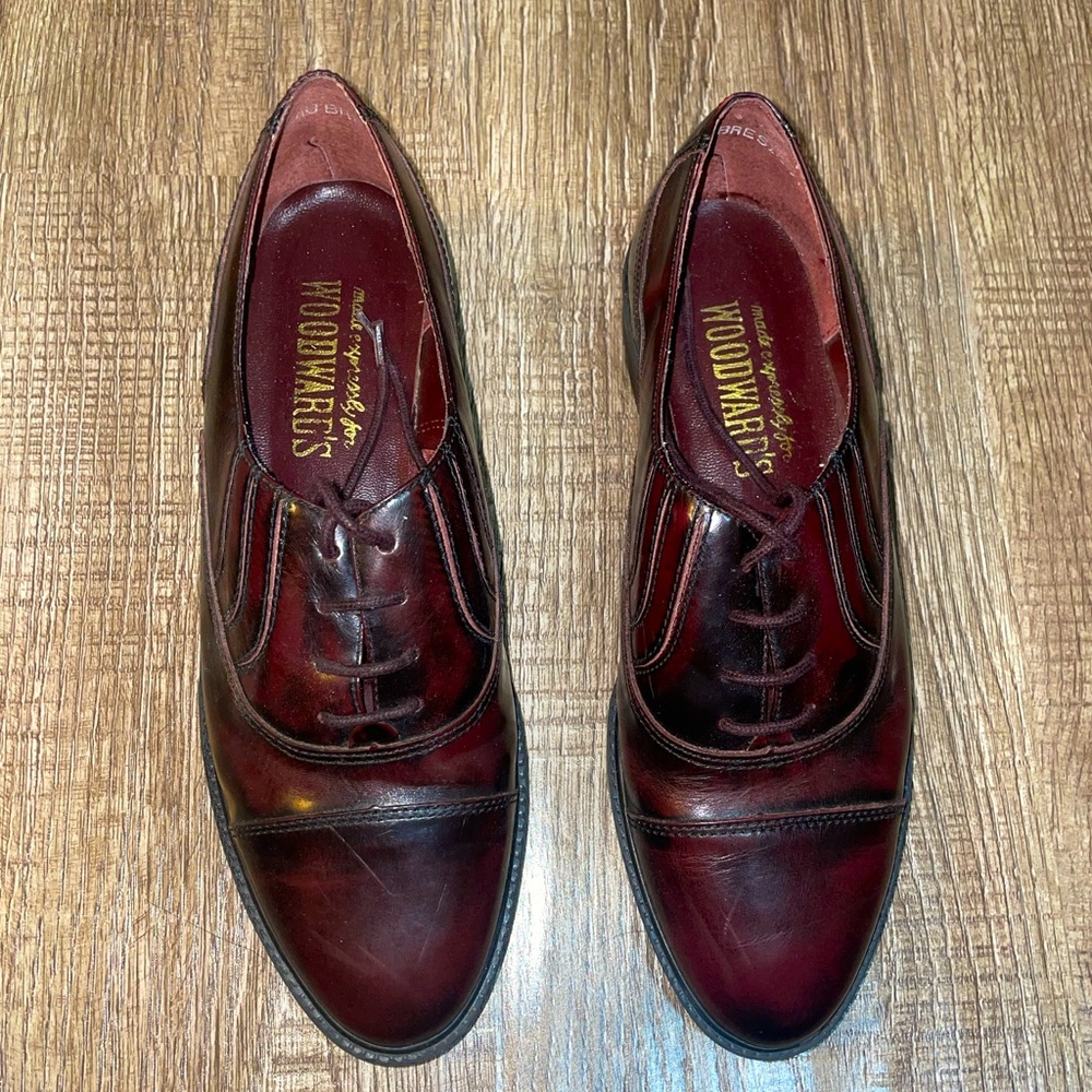 Burgundy leather oxford shoes - size 7 - EUC